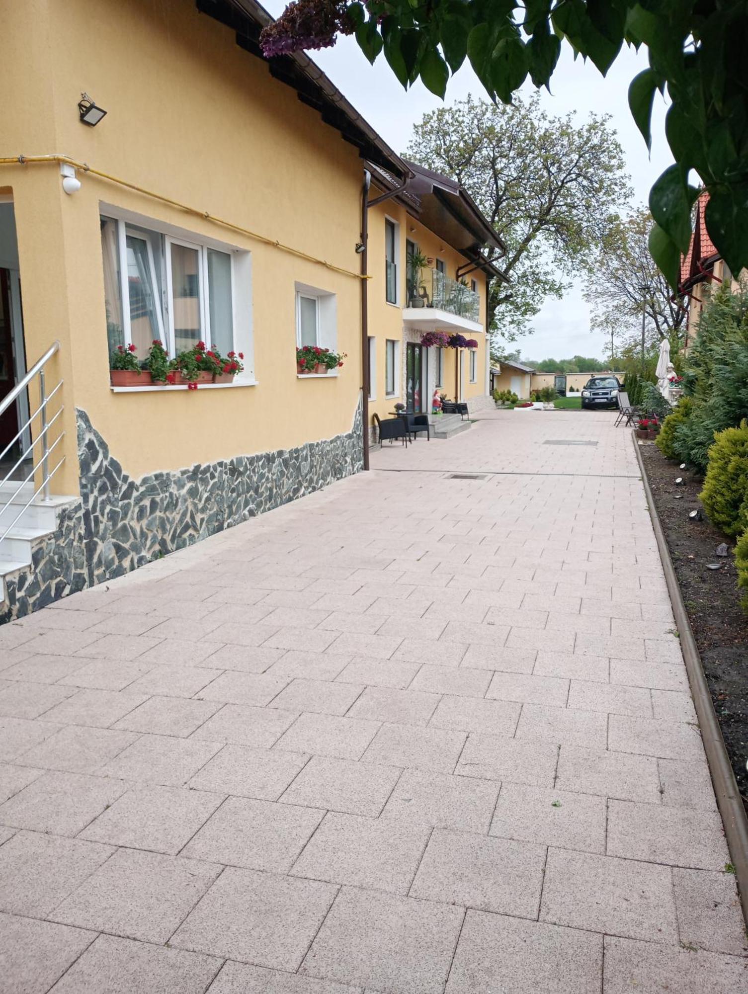 Izabella Guest House Сачеле Екстер'єр фото